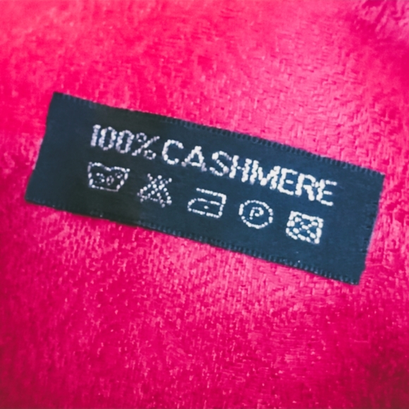 CASHMERE Red Scarf - Picture 4 of 4